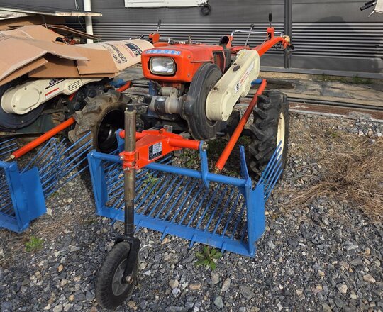  Power Tiller 부착형 마늘수확기  앞좌측면