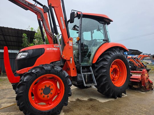 Kubota Tractor M7060 (74hp)