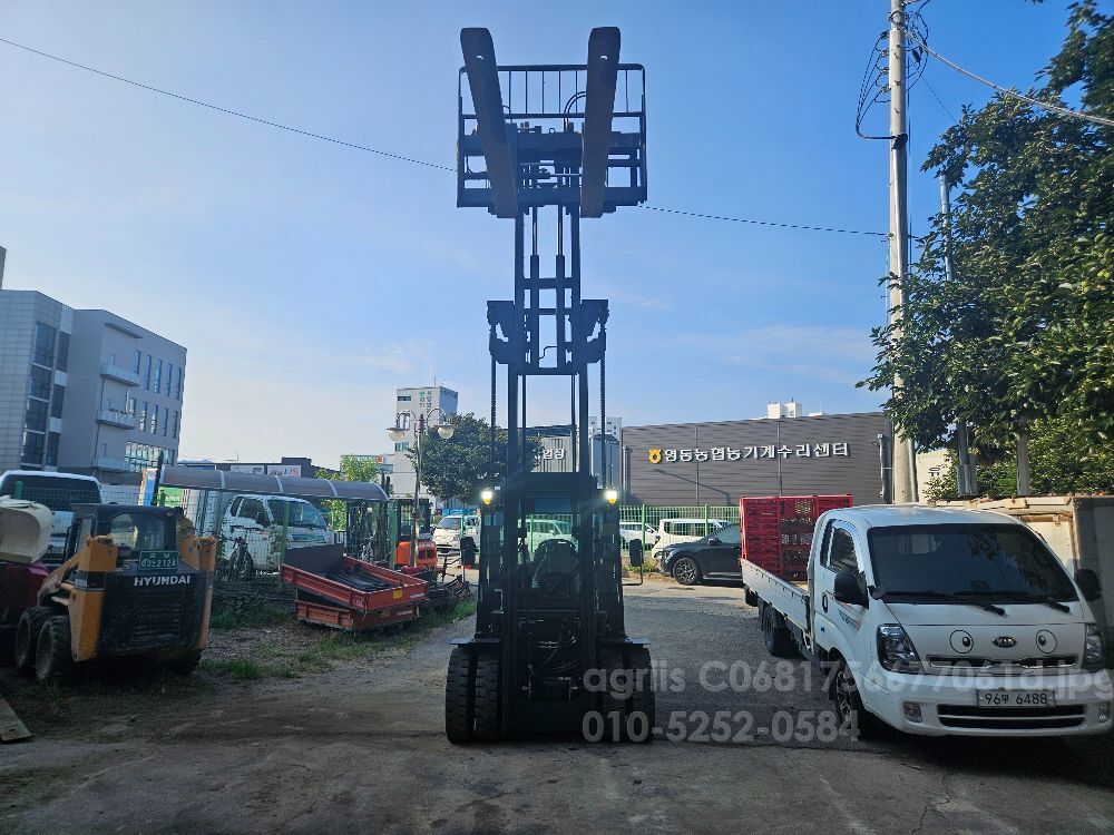 두산 미니5톤 지게차 지게차 미니5톤 (5톤) 뒤우측면