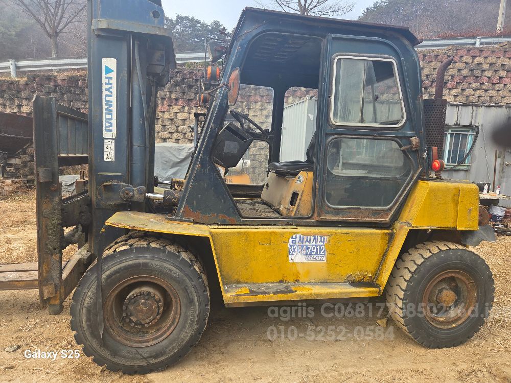 현대 5톤 자동발 지게차 (5톤) 뒤우측면