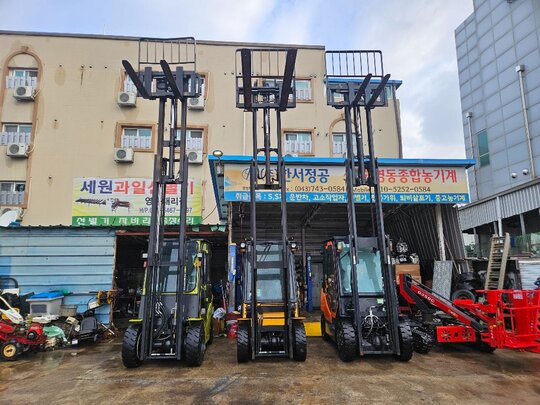 기종별 지게차 임대합니다. 지게차 전동부터 7톤까지 앞좌측면