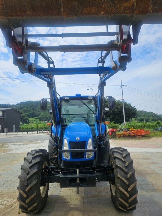 뉴홀랜드 트랙터 T5060 (105마력)