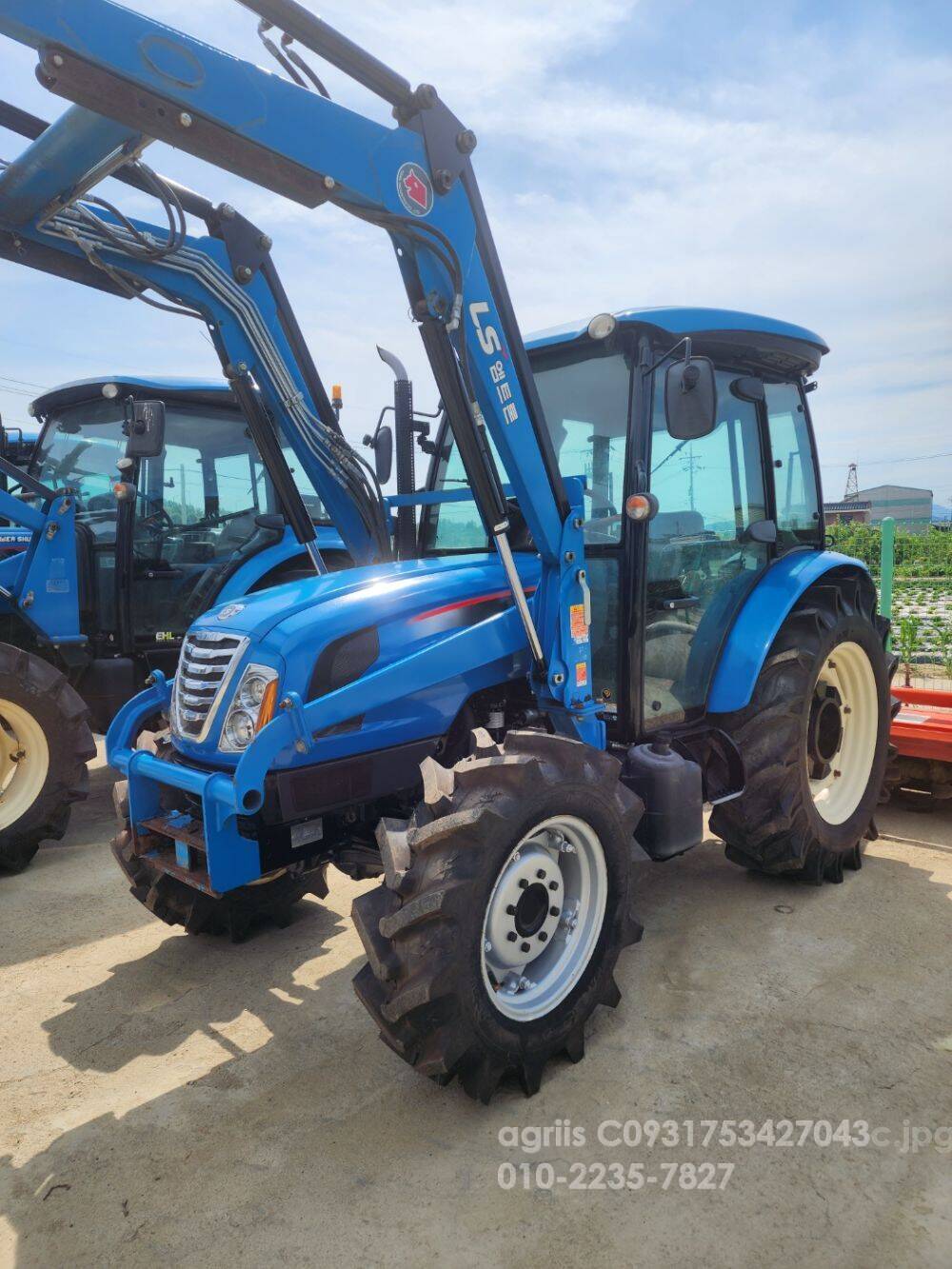 LS Tractor XU6168 (68.9hp)
