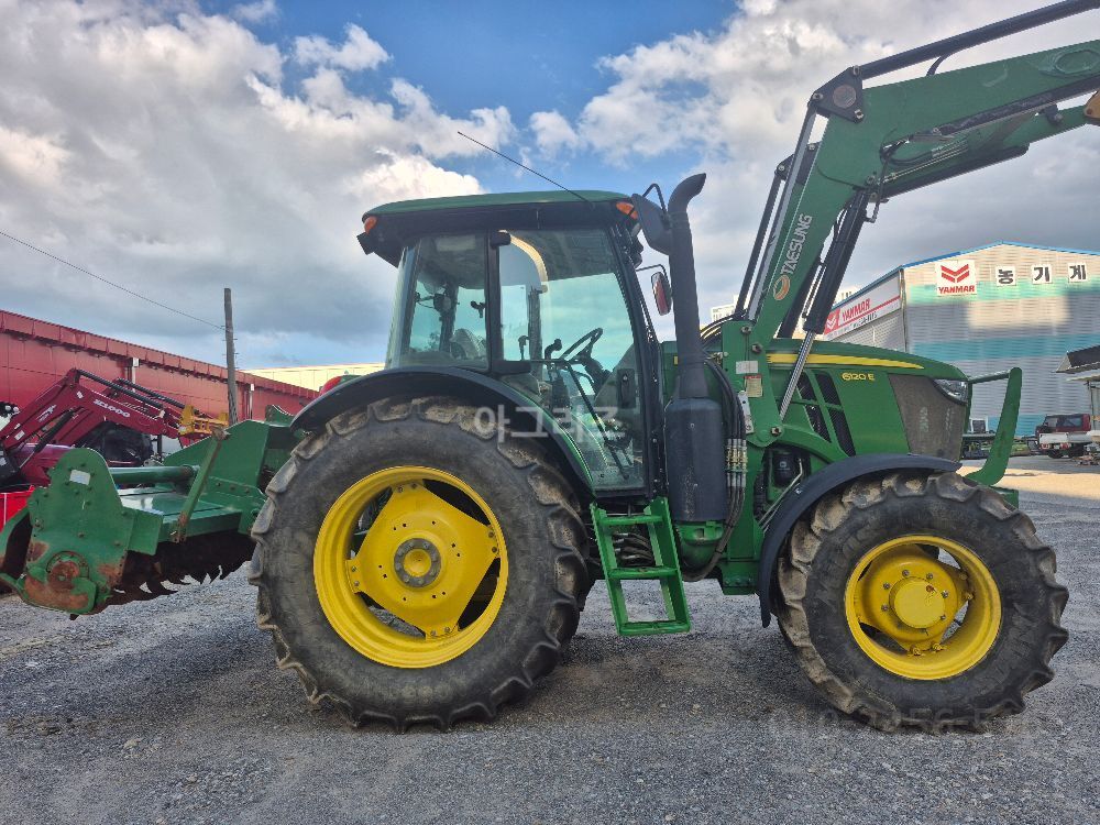 JohnDeere Tractor 6120E (120hp)
