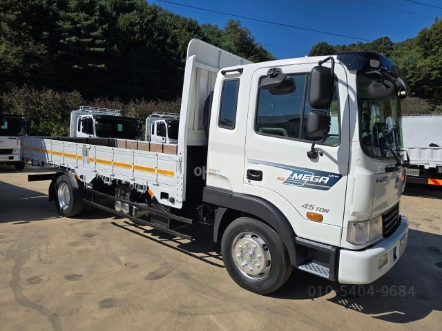 Hyundai 메가 4.5톤 중축 카고 메가5톤 트럭 장축 4.5t  뒤우측면