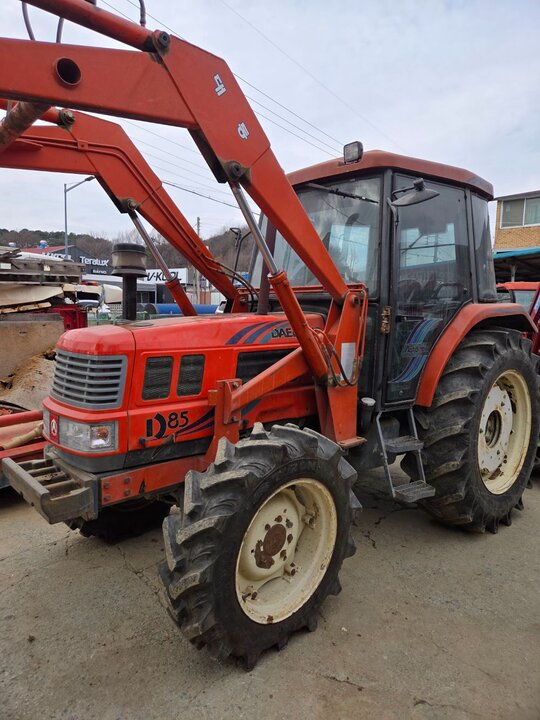 Daedong Tractor D85 (85hp)