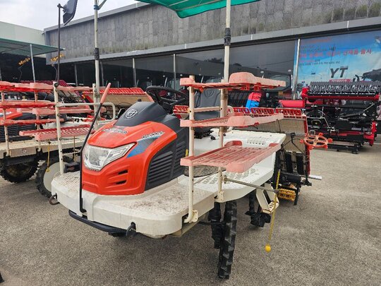 대동 이앙기 ERP60D (6조식) 앞좌측면