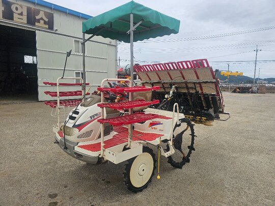 얀마 이앙기 VP6X (6조식) 앞좌측면
