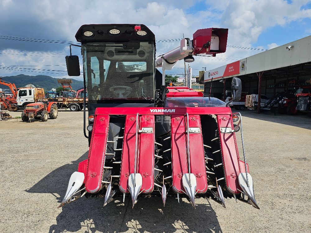  Combine Harvester YH6140 (6Rows) 뒤우측면