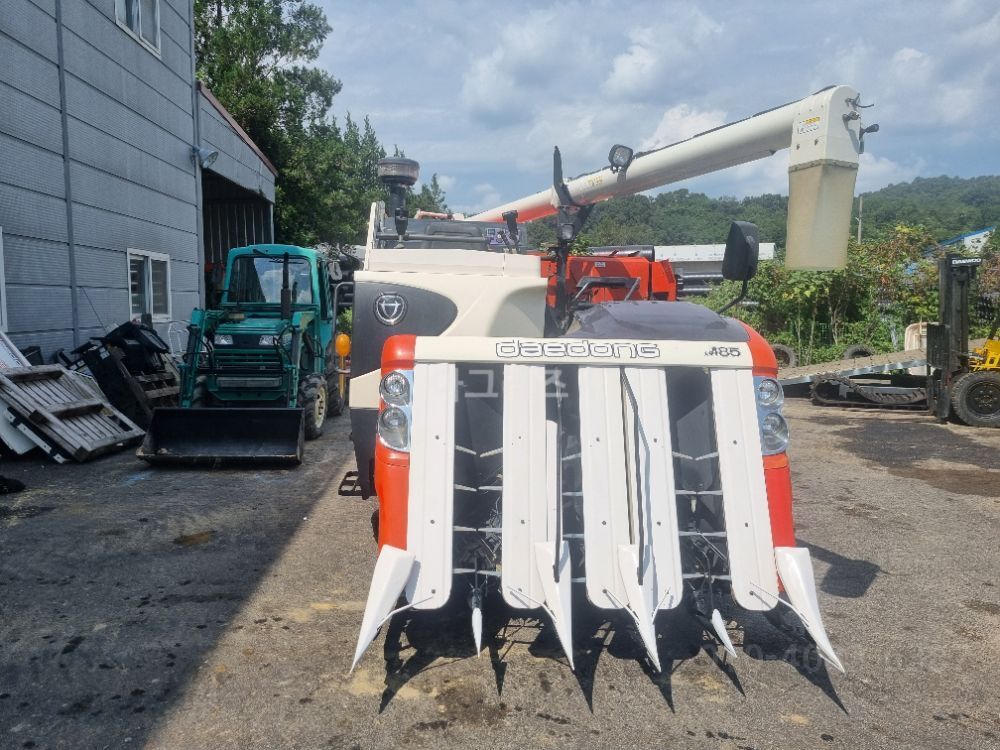 Daedong Combine Harvester DXM85G (5Rows)