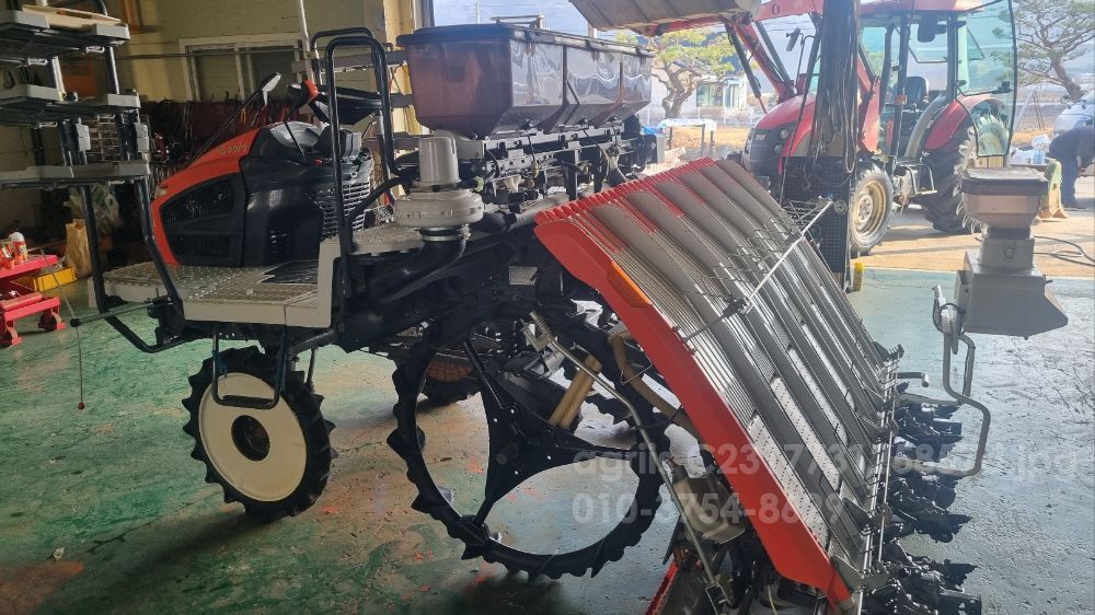 구보다 이앙기 KNW6S-GS (6조식) 뒤우측면