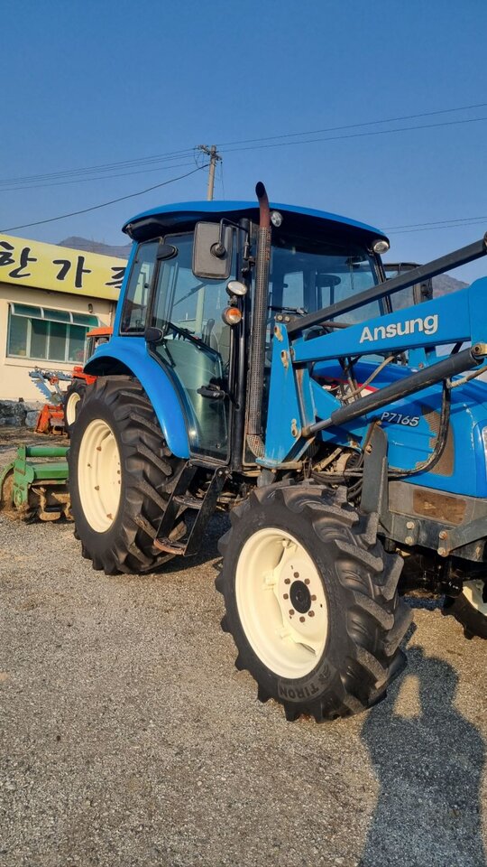 LS 트랙터 P7165 (72마력) 앞좌측면