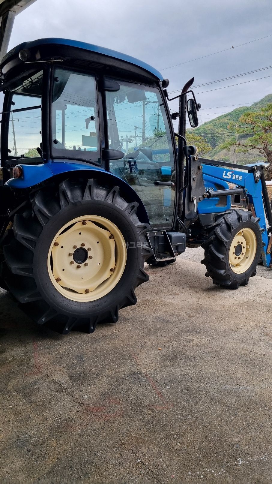 LS 트랙터 U6152 (52마력) 뒤우측면