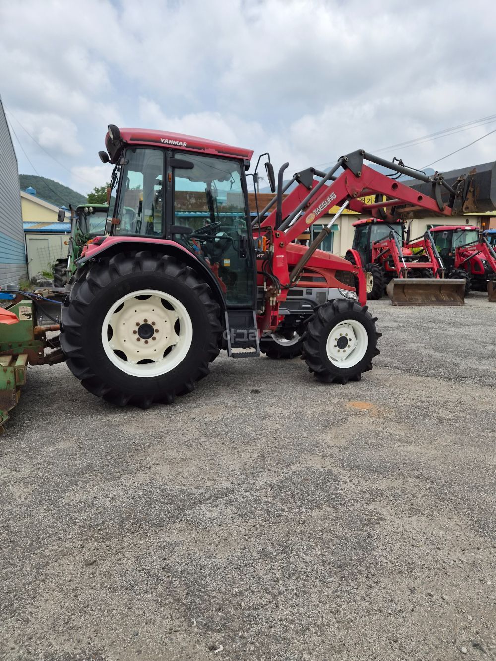 얀마 트랙터 EG775 (75마력) 뒤우측면