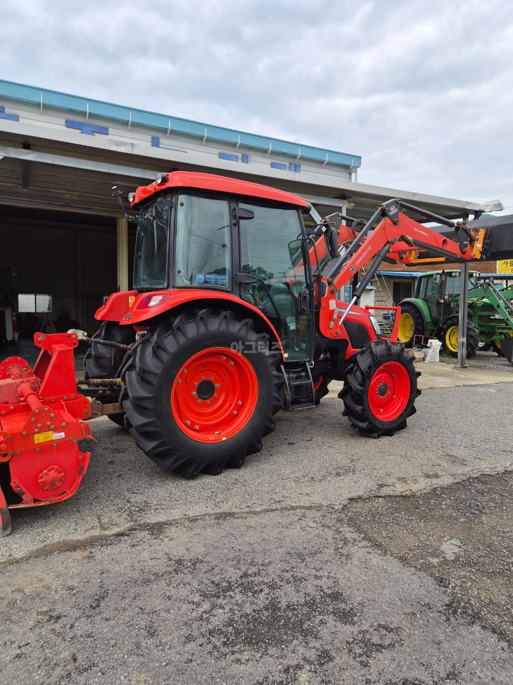 대동 트랙터 RX730PSC (73마력) 뒤우측면