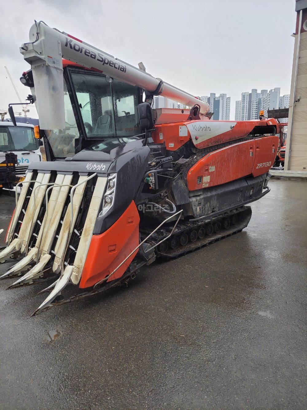 Kubota Combine Harvester ZR7130 (7Rows) 뒤우측면