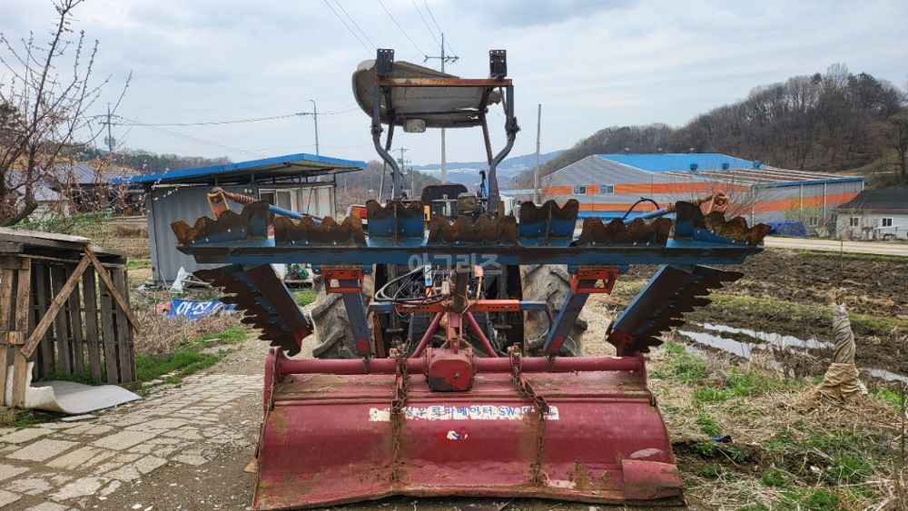 LS Tractor SN55 (55hp) 뒤우측면
