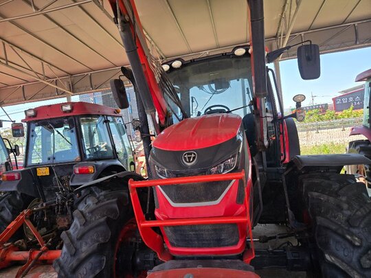 Daedong Tractor HX1400ATSC (142hp)
