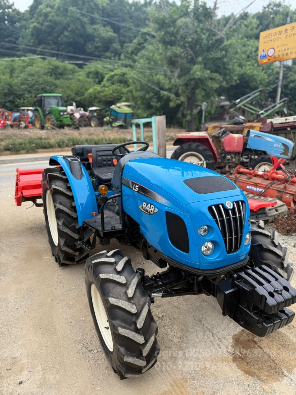LS 트랙터 R48 (48마력) 뒤우측면