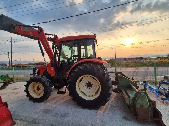 Daedong Tractor TS80 (80hp)