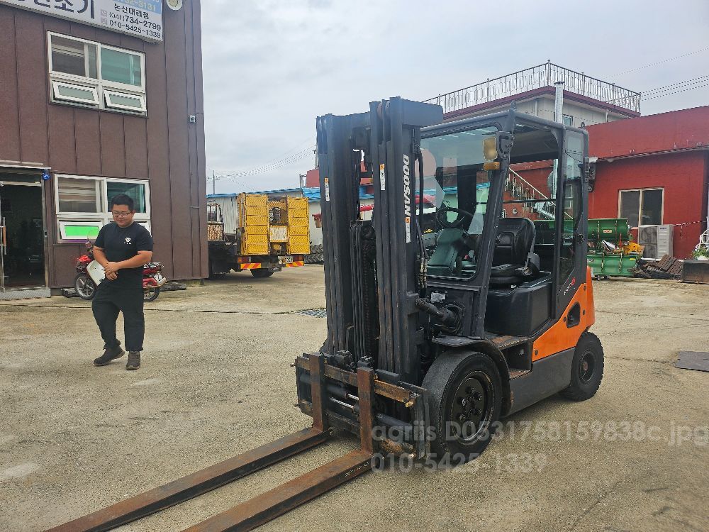 두산 지게차 D25S-5 (2.5톤)