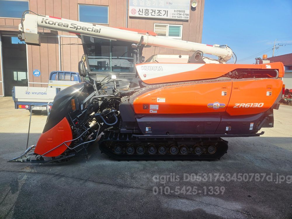 구보다 콤바인 ZR6130 (6조식) 뒤우측면