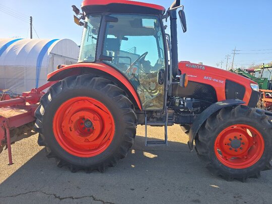 Kubota Tractor M5-86SE (96hp)