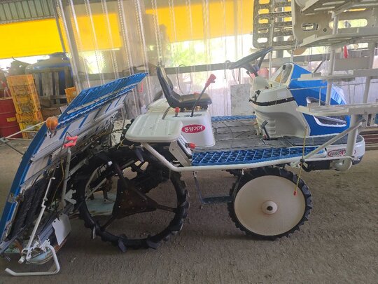 TYM Rice transplanter PRO600 (6Rows) 앞좌측면
