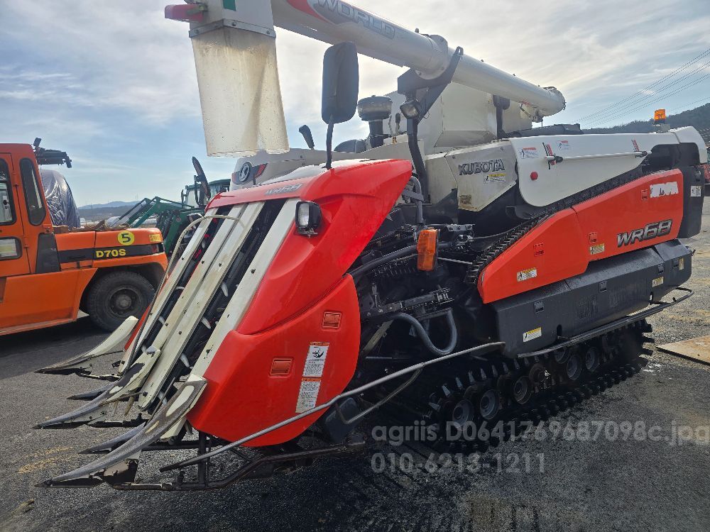 Kubota Combine Harvester WR68 (4Rows)
