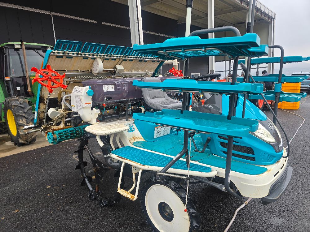 구보다 이앙기 KZP67FR (6조식) 앞좌측면