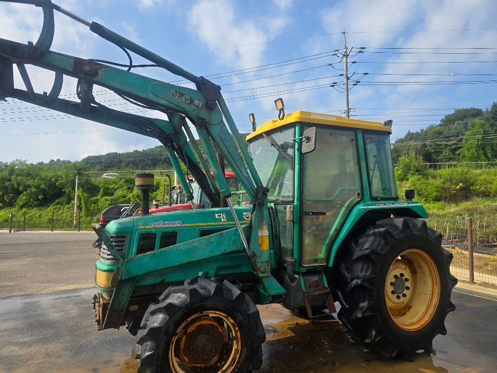  Tractor D68 (68hp) 뒤우측면