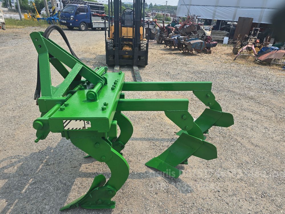 삼일프라우 쟁기 4련 유압쟁기 뒤우측면