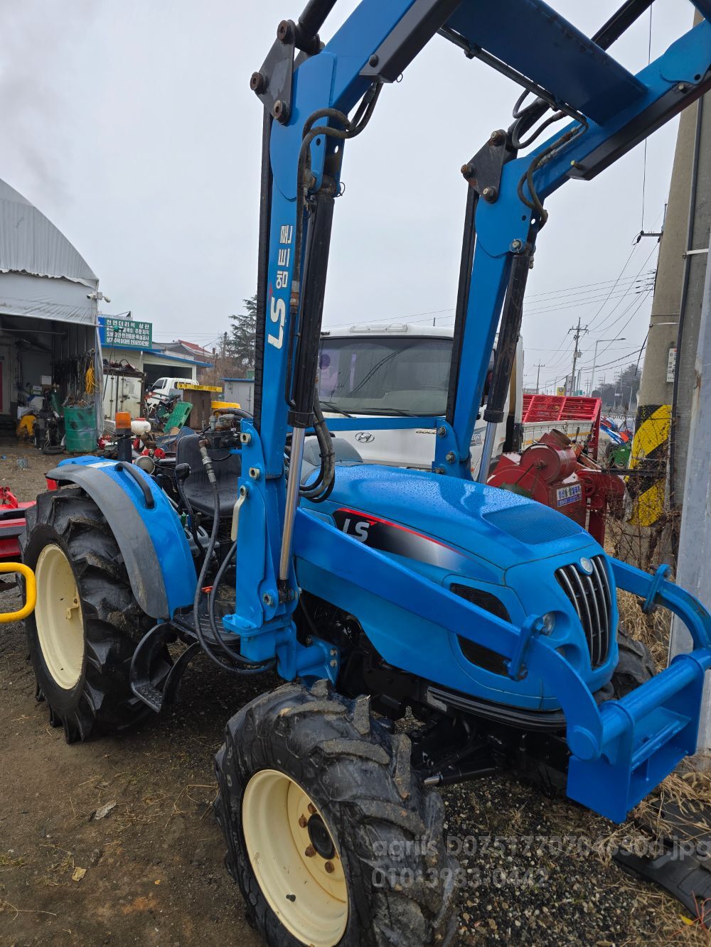 LS 트랙터 KR55 (55마력) 뒤우측면
