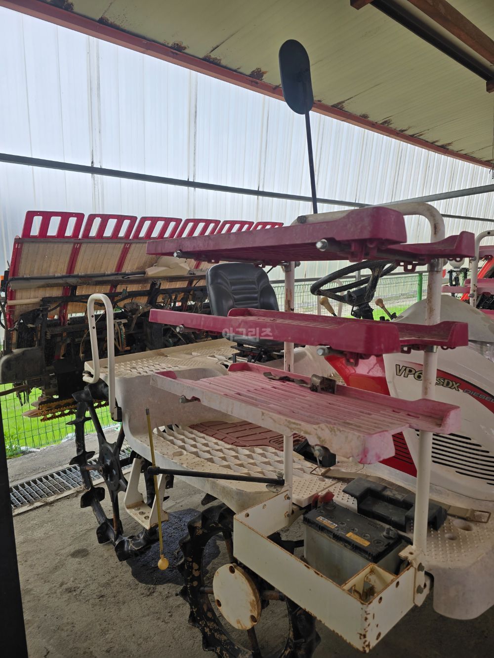 얀마 이앙기 VP60SDX (6조식) 뒤우측면