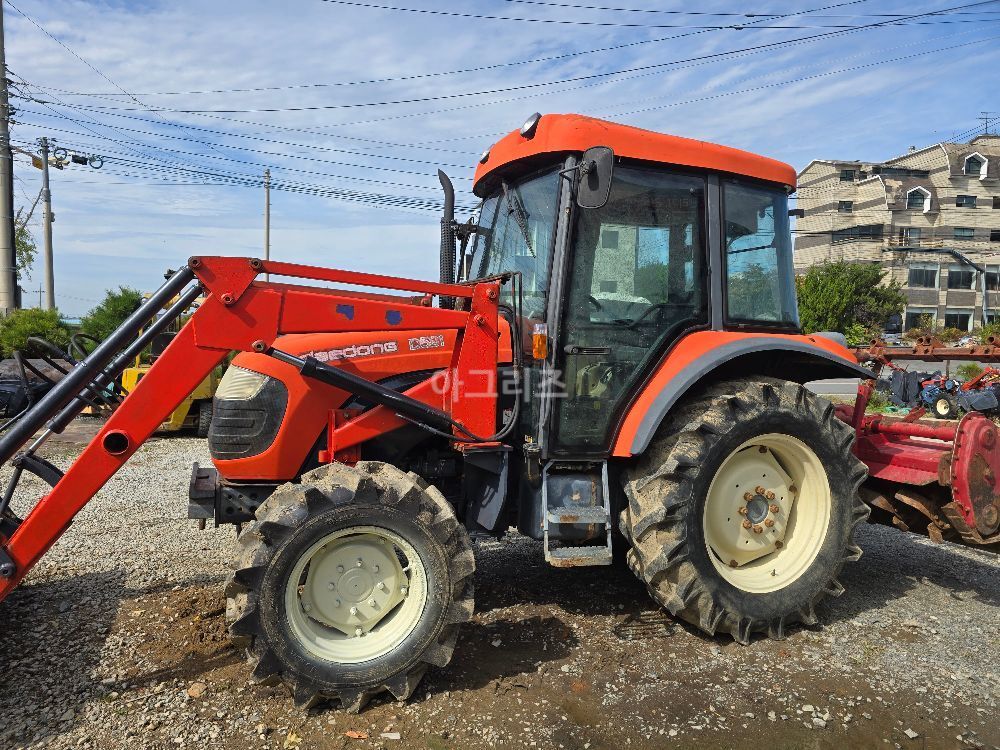 대동 트랙터 D581 (58마력) 뒤우측면