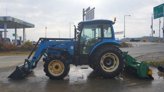 LS Tractor P7165 (72hp)
