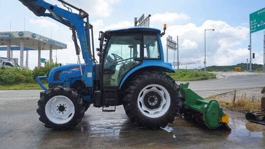 LS Tractor P7165 (72hp)