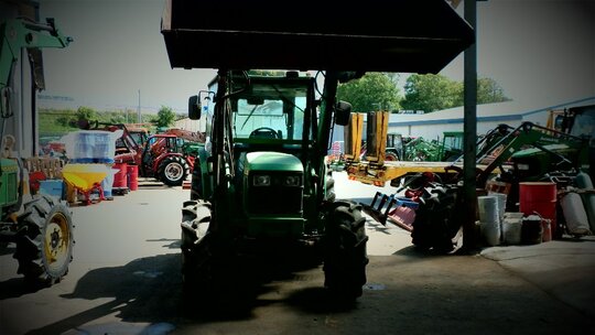 JohnDeere Tractor 5320 (63hp)