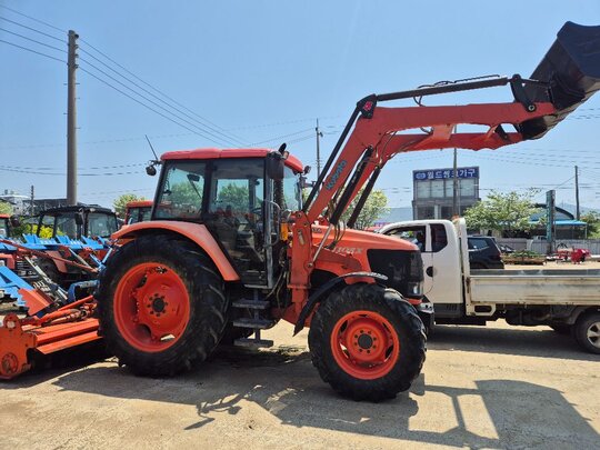 Kubota Tractor M105X (105hp)