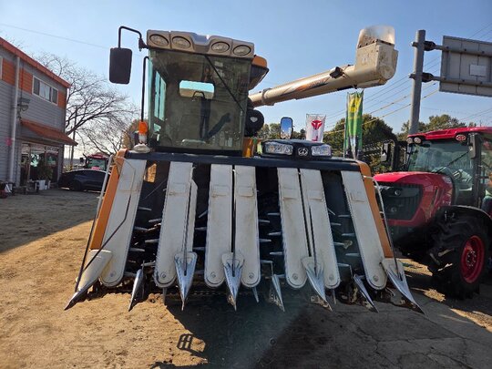TYM Combine Harvester ISEKI (6Rows)