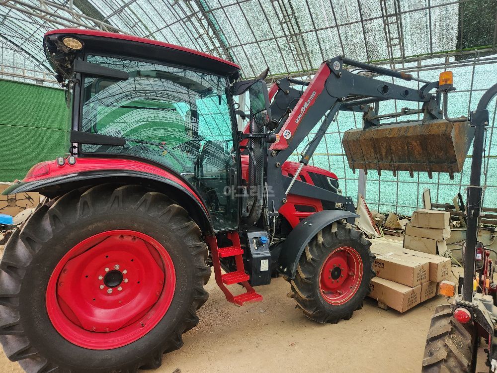 TYM Tractor K110E (111hp)