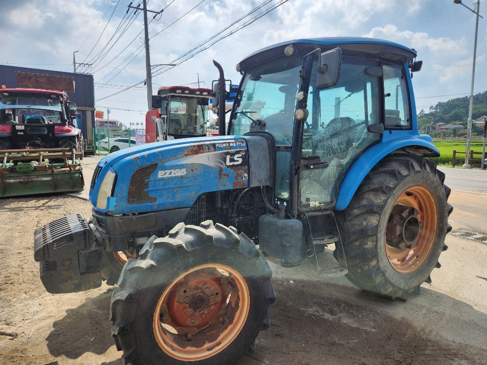 LS Tractor P7195 (97hp) 뒤우측면