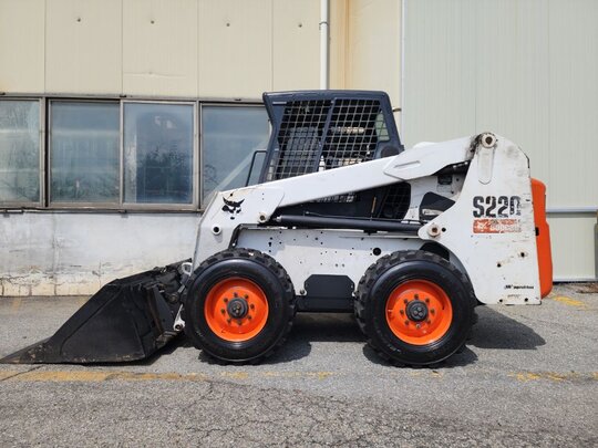 BOB CAT 스키드로더 S220