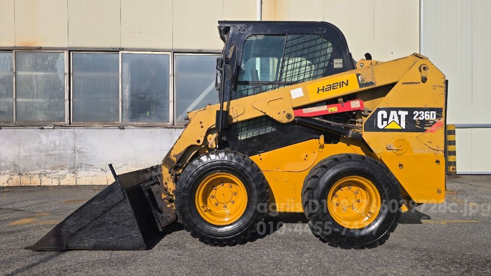 캐터필라CATERPILLAR 스키드로더 236D