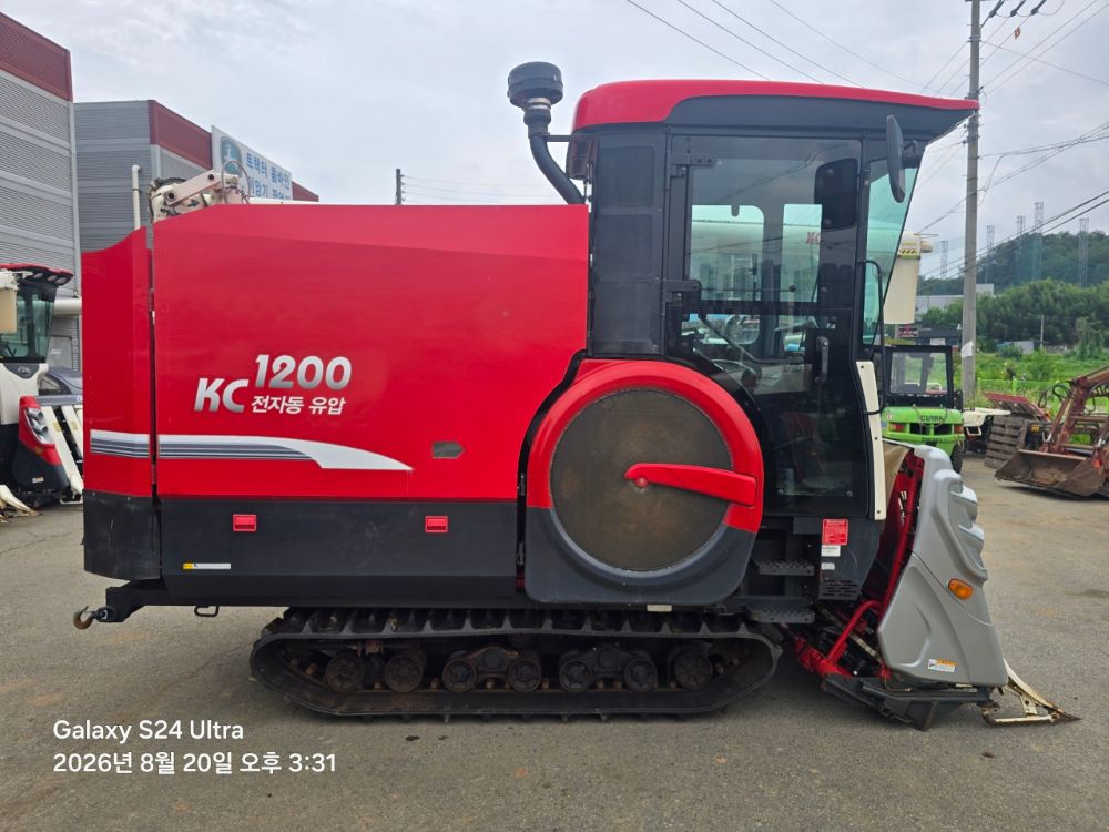 국제 콤바인 KC1200 (6조식) 뒤우측면