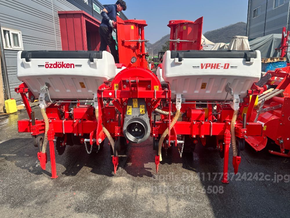 한국페라리트랙터 옥수수파종기 VPHE-DG4