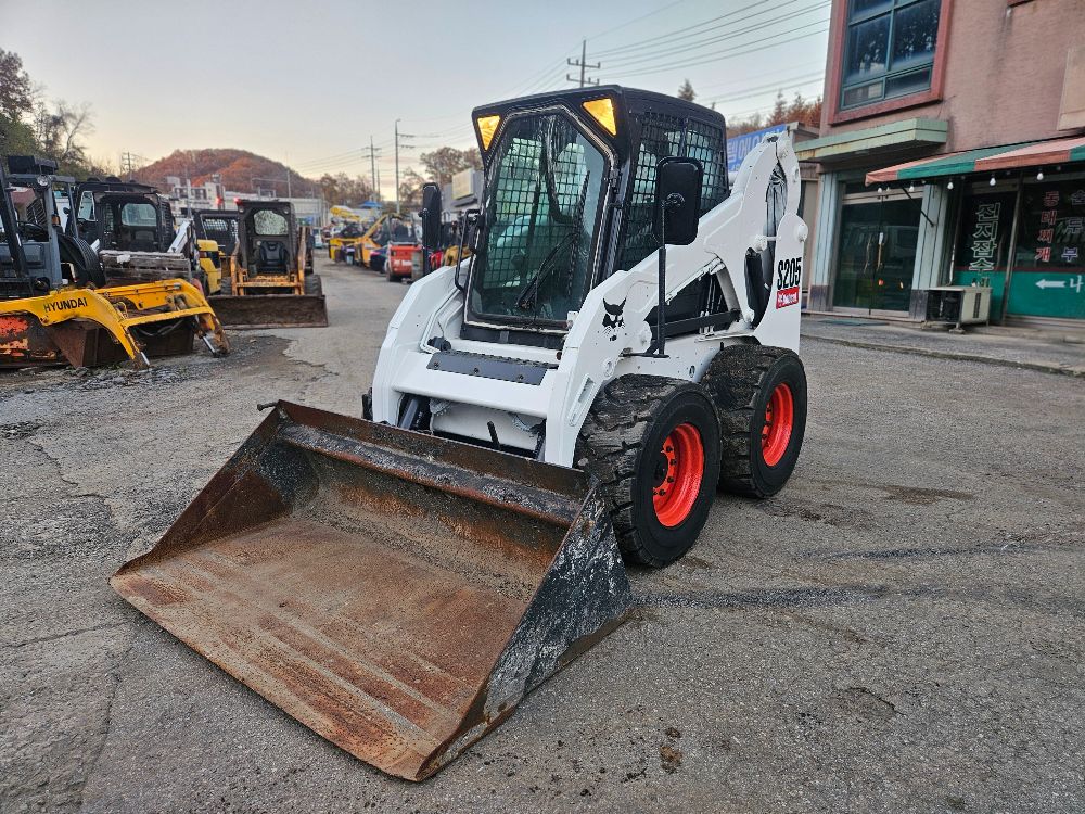  Skid steer loader S205  앞좌측면