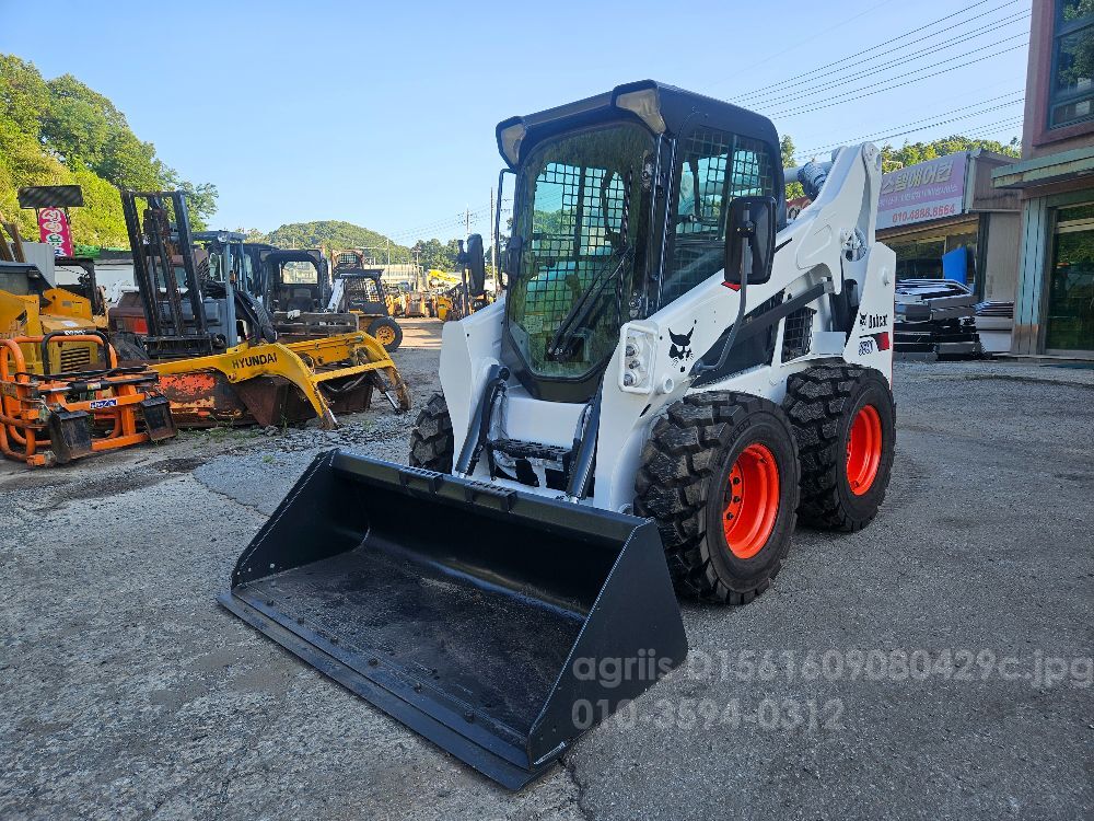  Skid steer loader S590 