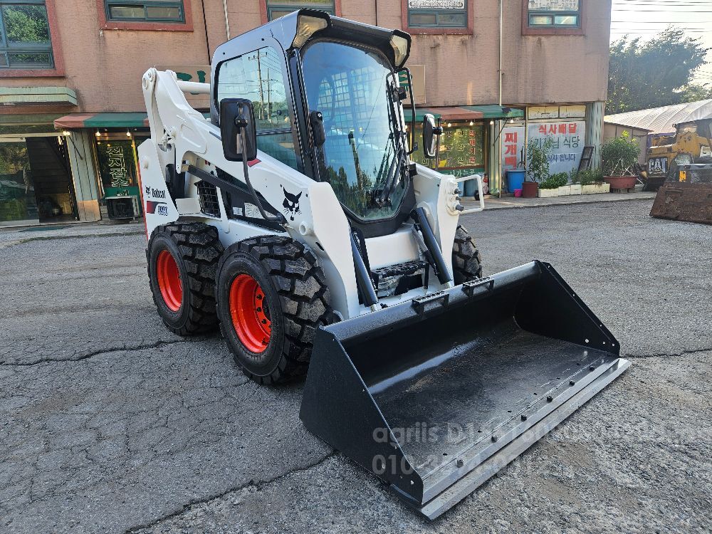  Skid steer loader S590  뒤우측면