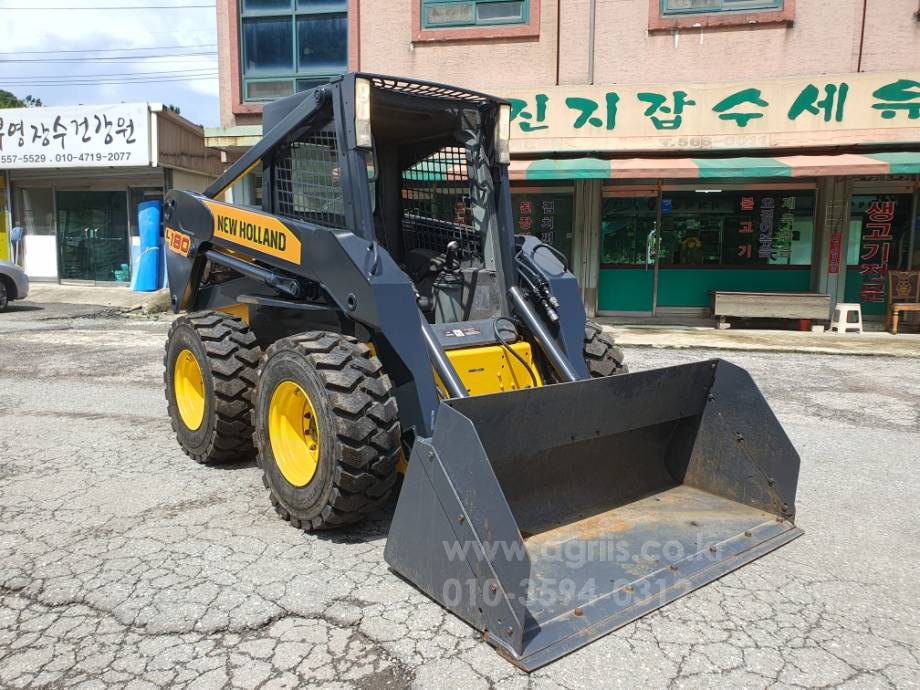  Skid steer loader L180  뒤우측면